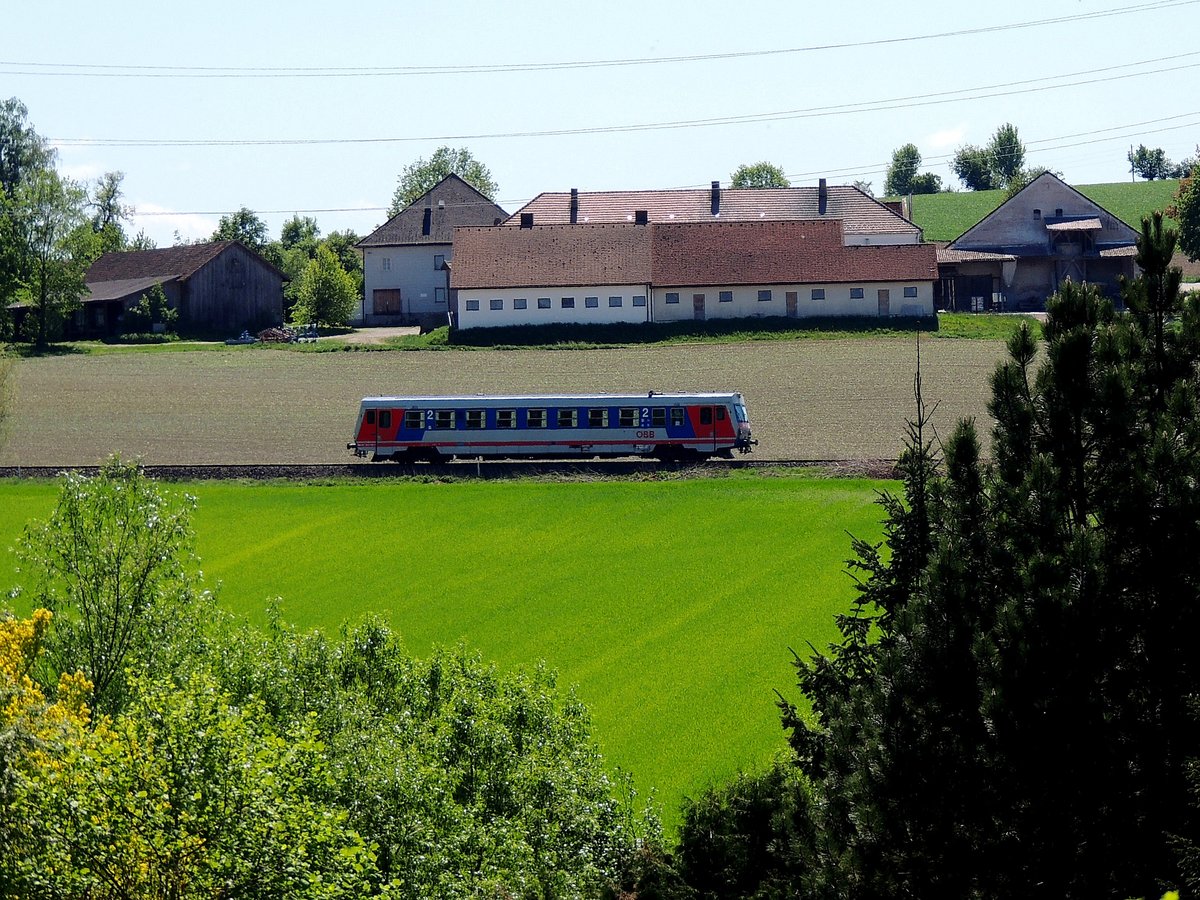 Triebwagen der BR5047 als R3475 auf der Hausruckbahn nächst Oberbrunn; 180430