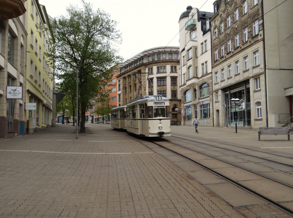 Triebwagen Nr. 79 der Plauener Straßenbahn fuhr am 03.05.15 durch Plauen. Hier zu sehen in der Bahnhofstraße.