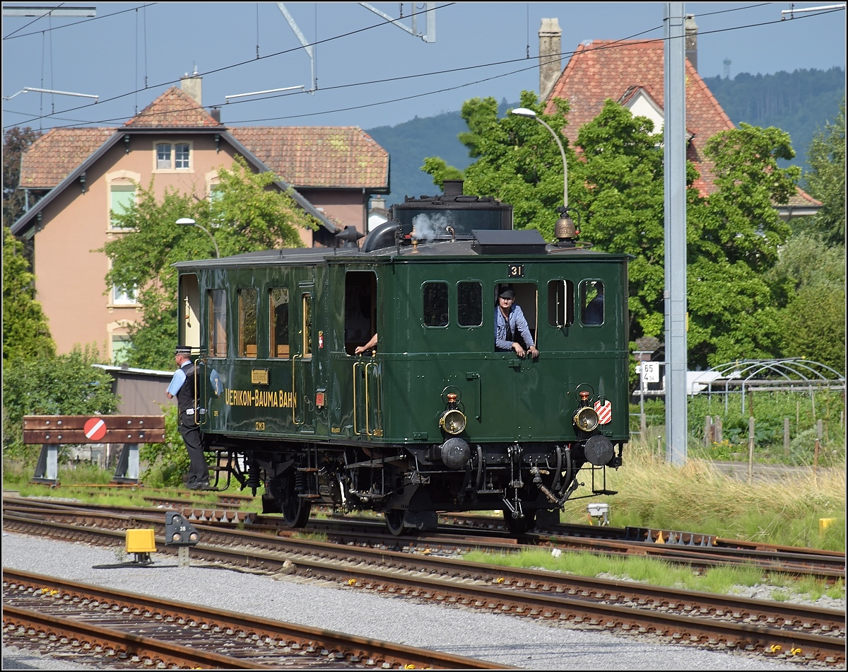 Triebwagentreffen Koblenz, August 2017. Czm 1/2 31 der UeBB rangiert um seinen Beiwagen herum.