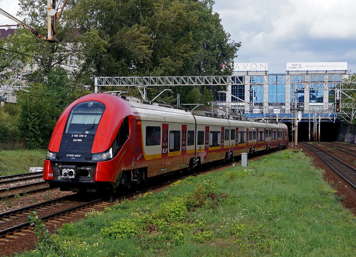 TRIEBZUEGE IN POLEN
Modernste S-Bahnzüge der Szybka Koley Miejska Sp.z.o.o.w. Warszawie (SKMWA).
Triebzug 2 160 018-9 bei WARSZAW OCHOTA am 14. August 2014.
Foto: Walter Ruetsch