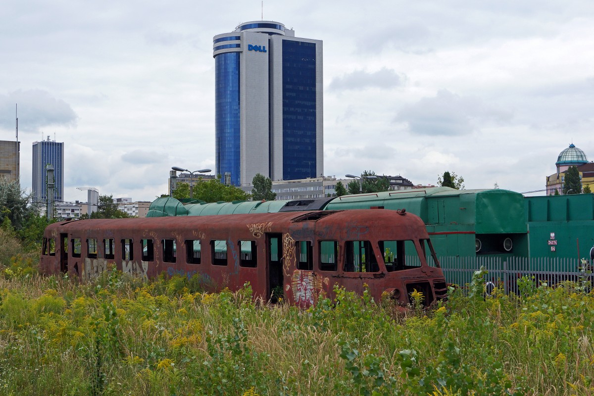 TRIEBZUEGE IN POLEN
Nicht identifizierbarer Triebwagen im Museum Kolejnictwa in Warschau aufgenommen am 14. August 2014. 
Foto: Walter Ruetsch
