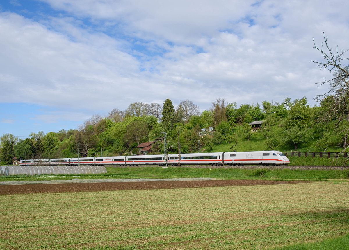 Triebzug 204(402 004) auf der Fahrt nach München als ICE 999 bei Reichenbach an der Fils am 14.5.2017.