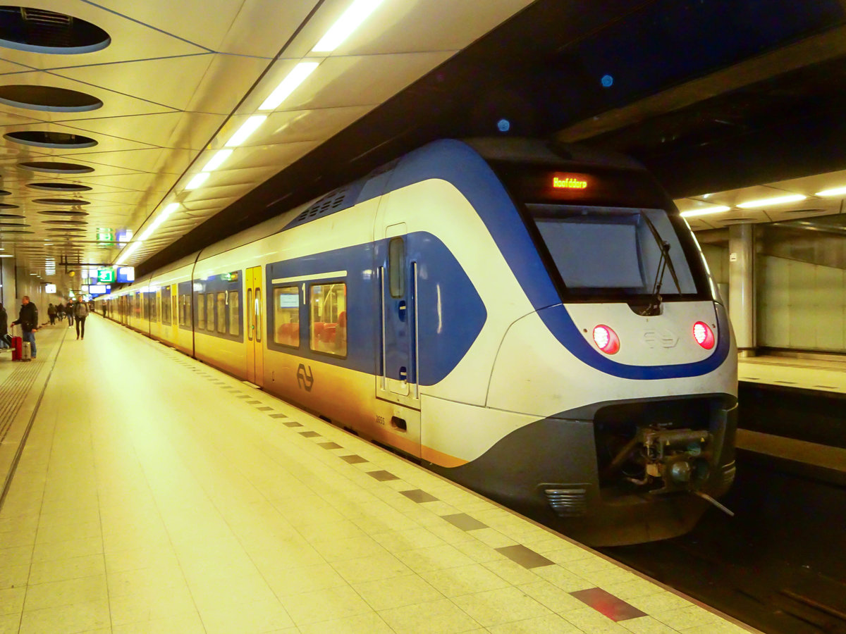 Triebzug 2655 als Sprinter nach Hoofddorf in Schiphol, 11.12.2018.