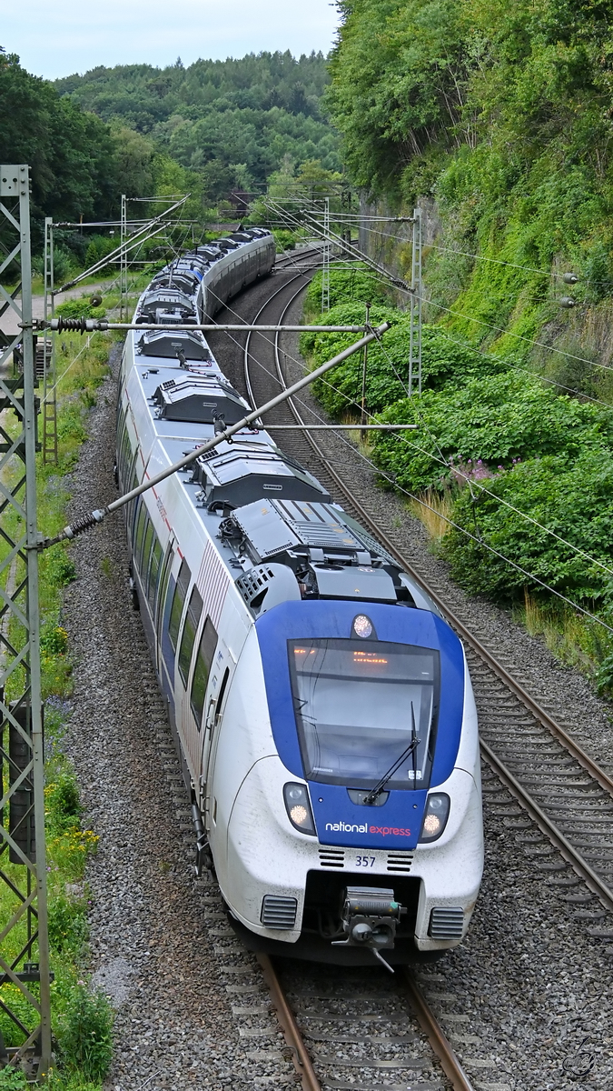 Triebzug 357 von National Express, unterwegs als RE7 Richtung Rheine. (Ennepetal, Juli 2020)