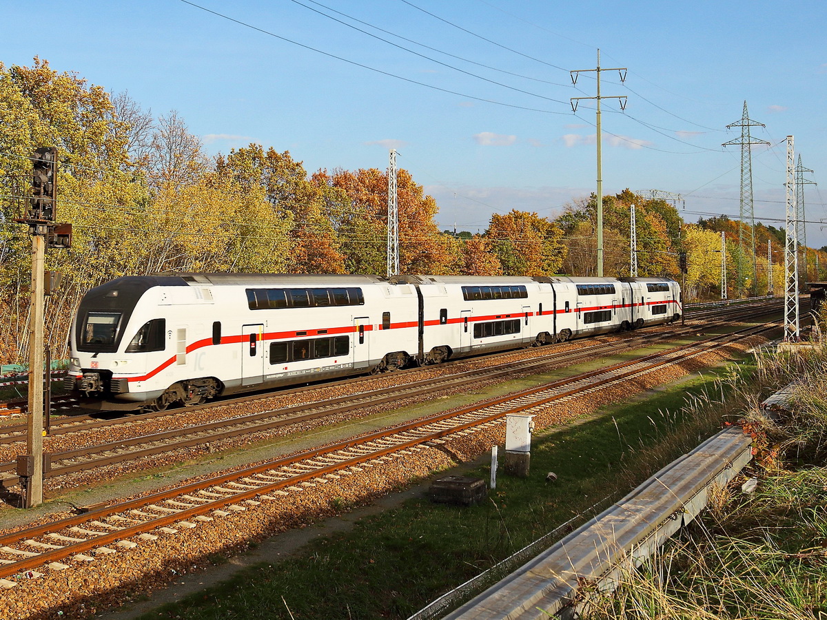 Triebzug 4109 als IC 2178 nach Warnemünde am 13. November 2020 bei Diedersdorf.