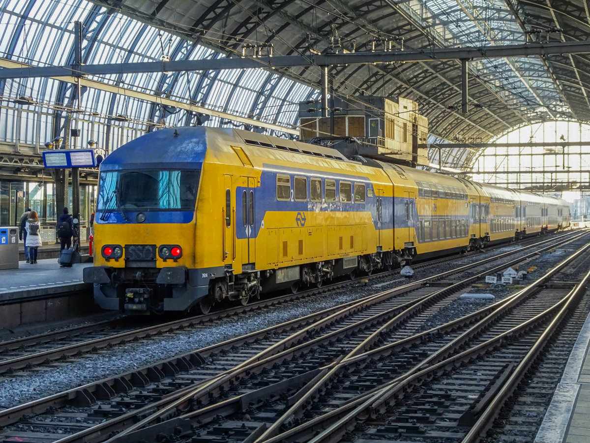 Triebzug 7614 steht in Amsterdam Centraal, 13.12.2018.