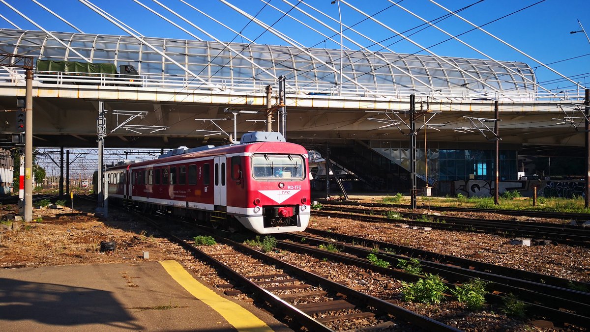 Triebzug 78-3211 der TFC fährt am 13.08.2018 im bukarester Nordbahnhof ein.