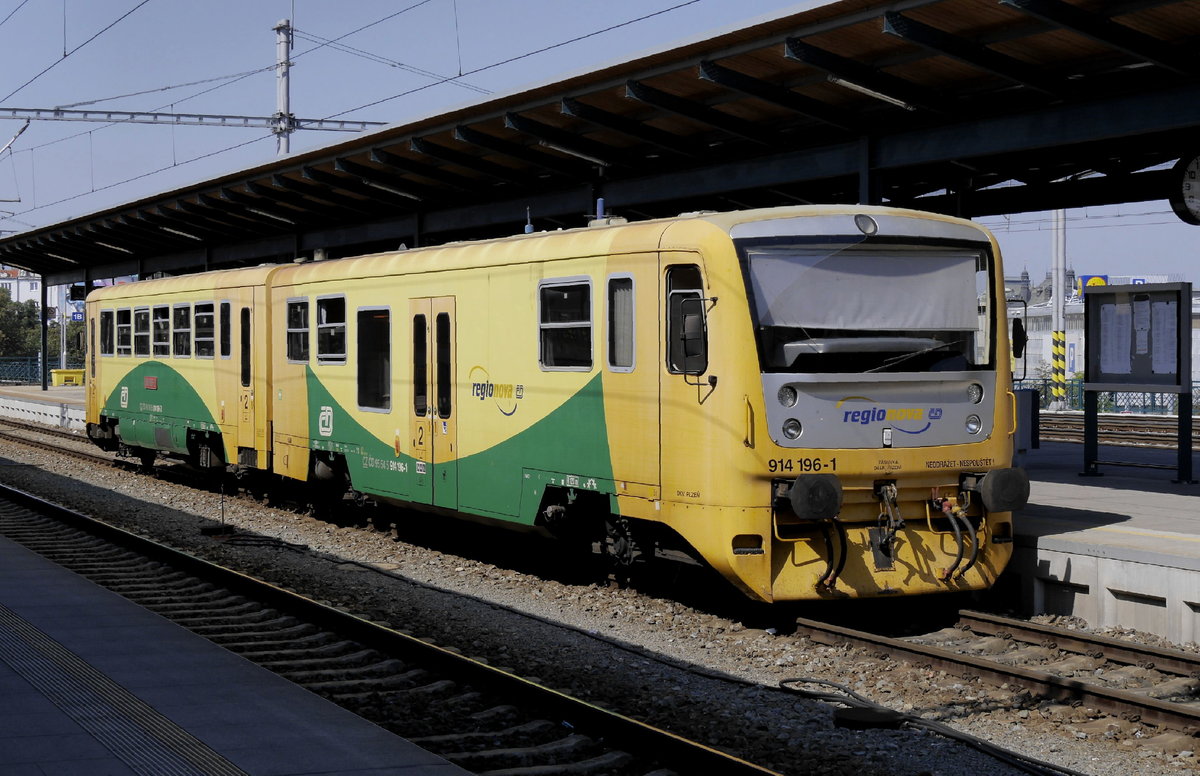 Triebzug 814/914 196 in Plzen, 12.8.20. 