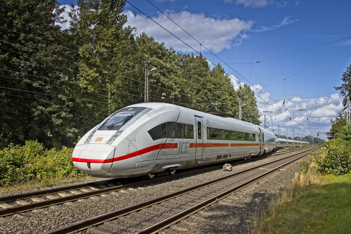 Triebzug 9016 schlängelt sich aus dem Rangierbahnhof Scharnhorst auf die Hauptstrecke (20.08.2021) 