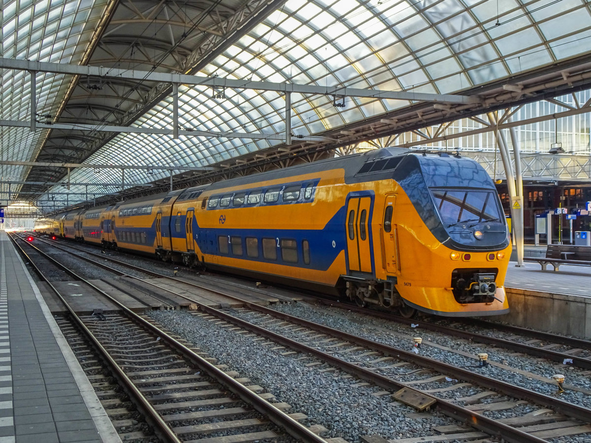 Triebzug 9479 steht in Amsterdam Centraal, 13.12.2018.