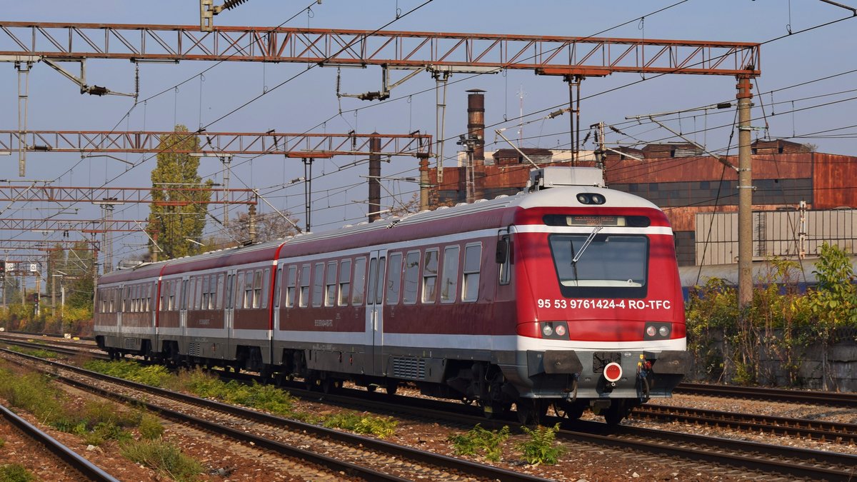 Triebzug 95-53-9-76-1424-4 der Transferoviar Calatori (TFC) verlässt den bukarester Nordbahhof am 22.10..2017