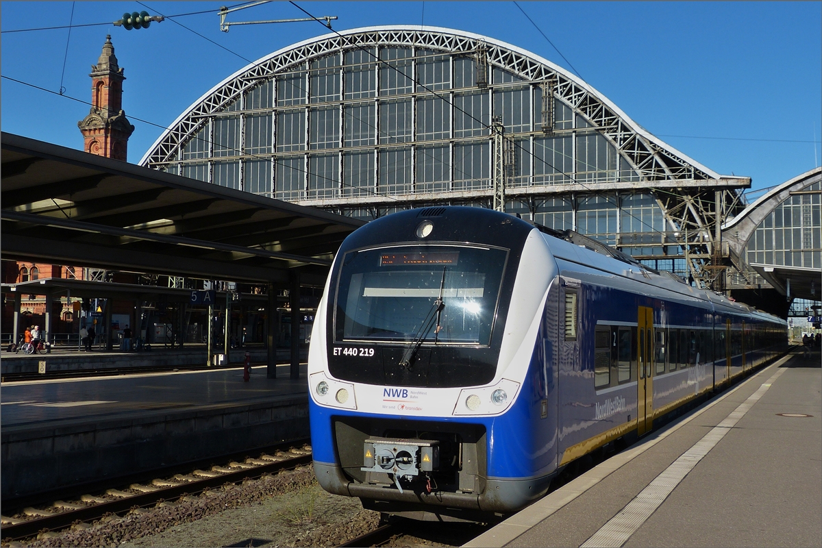 Triebzug ET 440 219 der Nordwestbahn fährt aus dem Bahnhof von Bremen aus.  21.09.2019 (Hans)