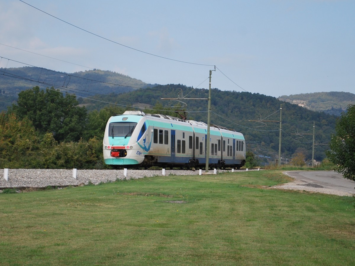 Triebzug  Minuetto  fährt für die TFT bei La Pazienza nach Stia  (10. Oktober 2014).