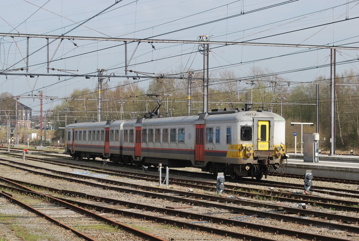 Triebzug der Reihe AM 66 Nr. 607 auf Abstellgleis im Bhf Welkenraedt am 16. April 2015.