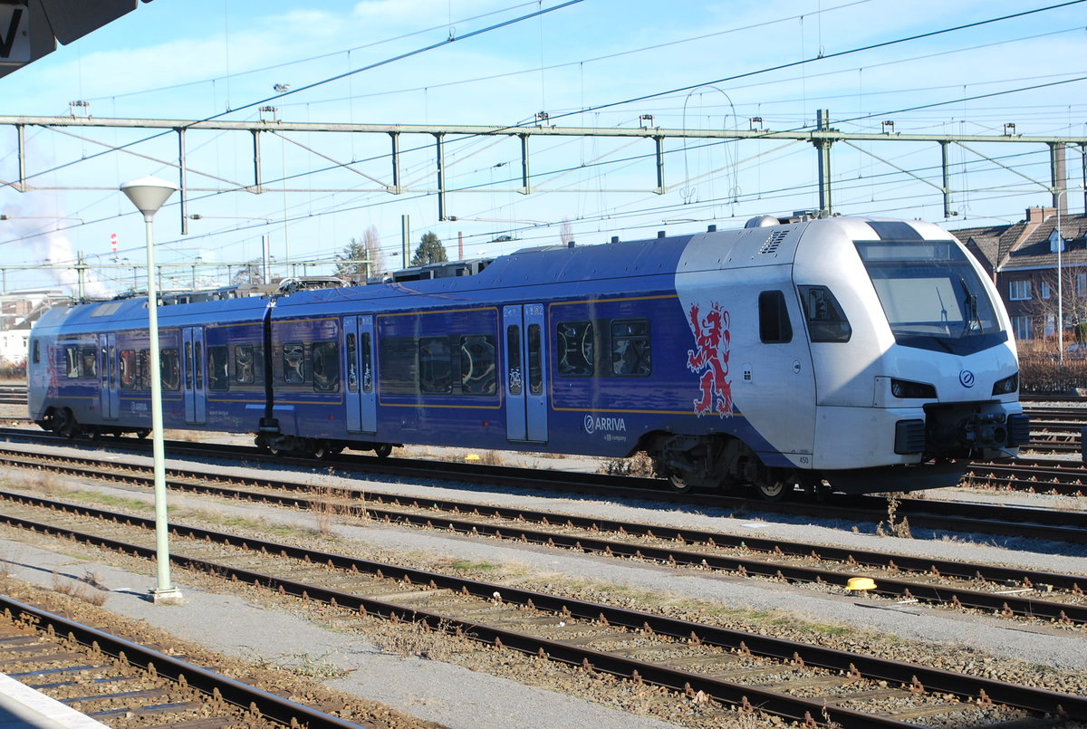 Triebzug Stadler Flirt 3 von Arriva DB im Bhf Maastricht abgestellt (20. Januar 2017).