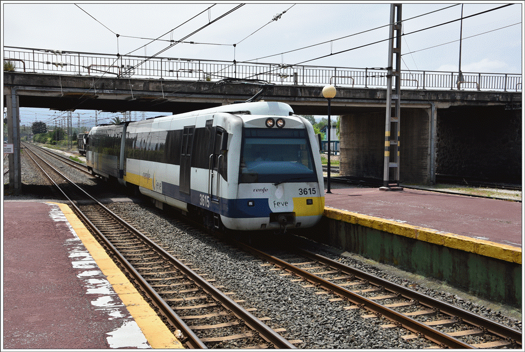 Triebzug zweiteillig 3615/3616 in Barreda. (26.05.2016)