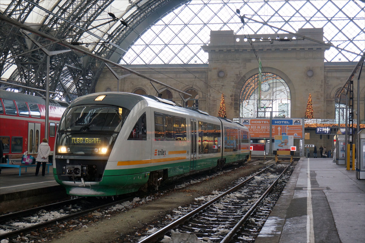 trilex Desiro VT22A steht abfahrbereit in Dresden Hbf. als TL 60 nach Görlitz; 31.12.2014
