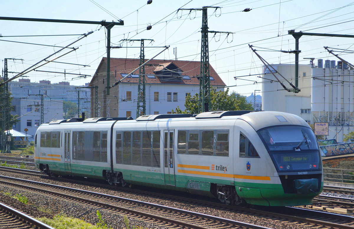 trilex mit  642 807  als RB61 von Zittau (- Liberec) nach Dresden Hbf. am 15.09.20 Vorbeifahrt S-Bhf. Dresden-Mitte.  