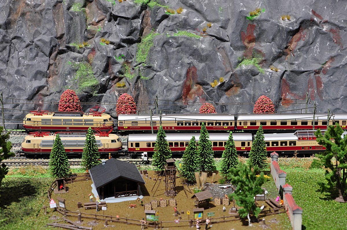 Trix  DB 103 109 + Märklin  DB 103 193