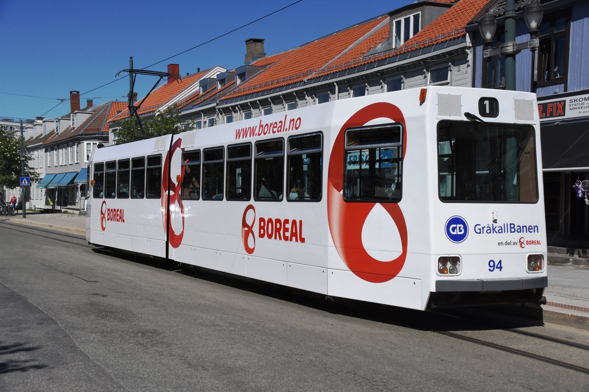 TRONDHEIM (Provinz Trøndelag), 30.05.2018, Wagen 94 als Tramlinie 1 (GråkallBanen) nach Lian  an der Haltestelle St. Olavs gate
