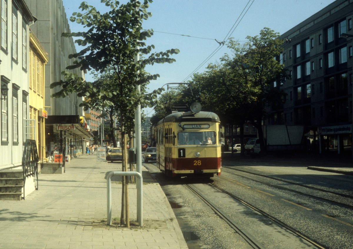 Trondheim Trondheim Sporvei SL 1 (Tw 28) Kongens gate am 5. August 1982.