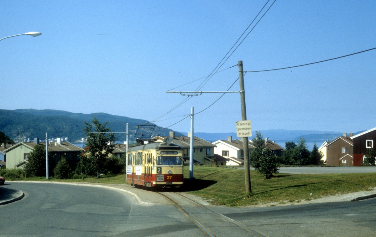 Trondheim Trondheim Sporvei SL 2 (Tw 27) Olav Engelbrektssons alle am 5. August 1982.