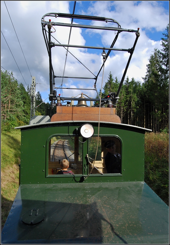 Trossinger Eisenbahn. 

Auf der Strecke mit Lina. Man bemerkt an der Vegetation neben der Stecke Anzeichen des rauhen Klimas und die Nähe zum Schwarzwald. September 2008.