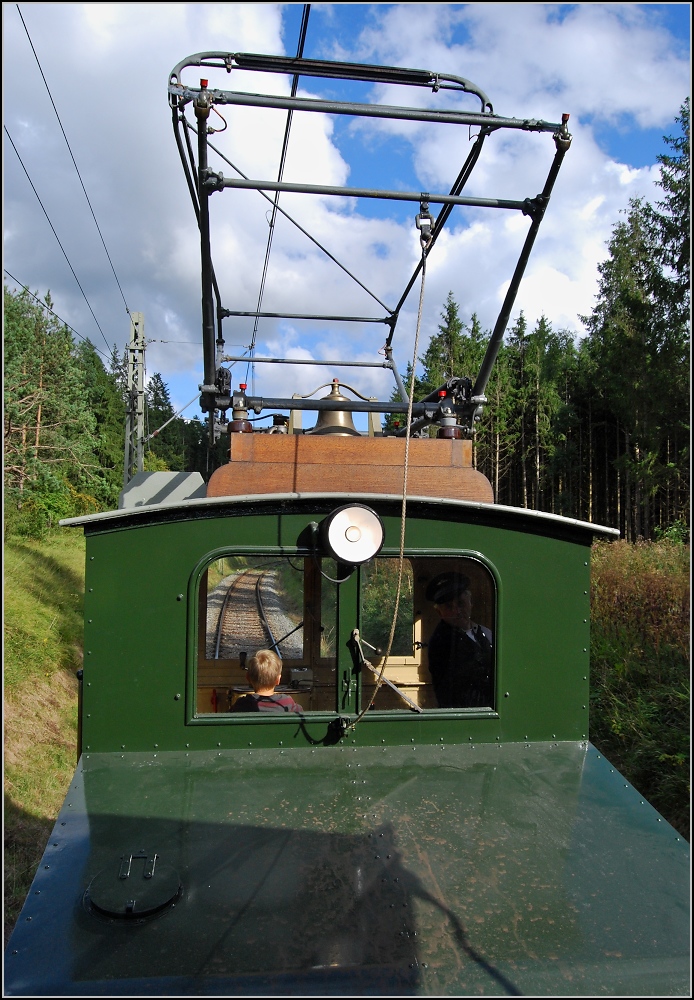 Trossinger Eisenbahn. 

Auf der Strecke mit Lina. Man bemerkt an der Vegetation neben der Stecke Anzeichen des rauhen Klimas und die Nähe zum Schwarzwald. September 2008.