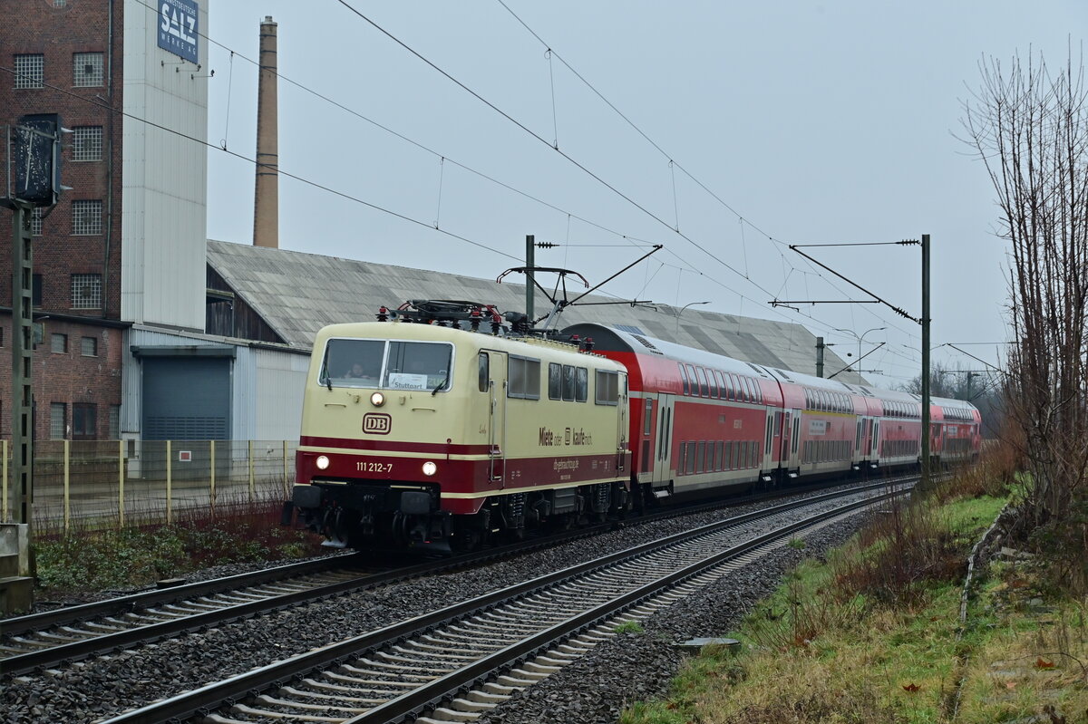 Trotz gresslichem Regenwetter hatte ich mich mal wieder aufgemacht den GoAhead Ersatzzug für die Linie RE8 von Würzburg Hbf nach Stuttgart Hbf abzulichten und glatt wurde ich mit der 111 212-7 als Zuglok belohnt. 4.2.2023