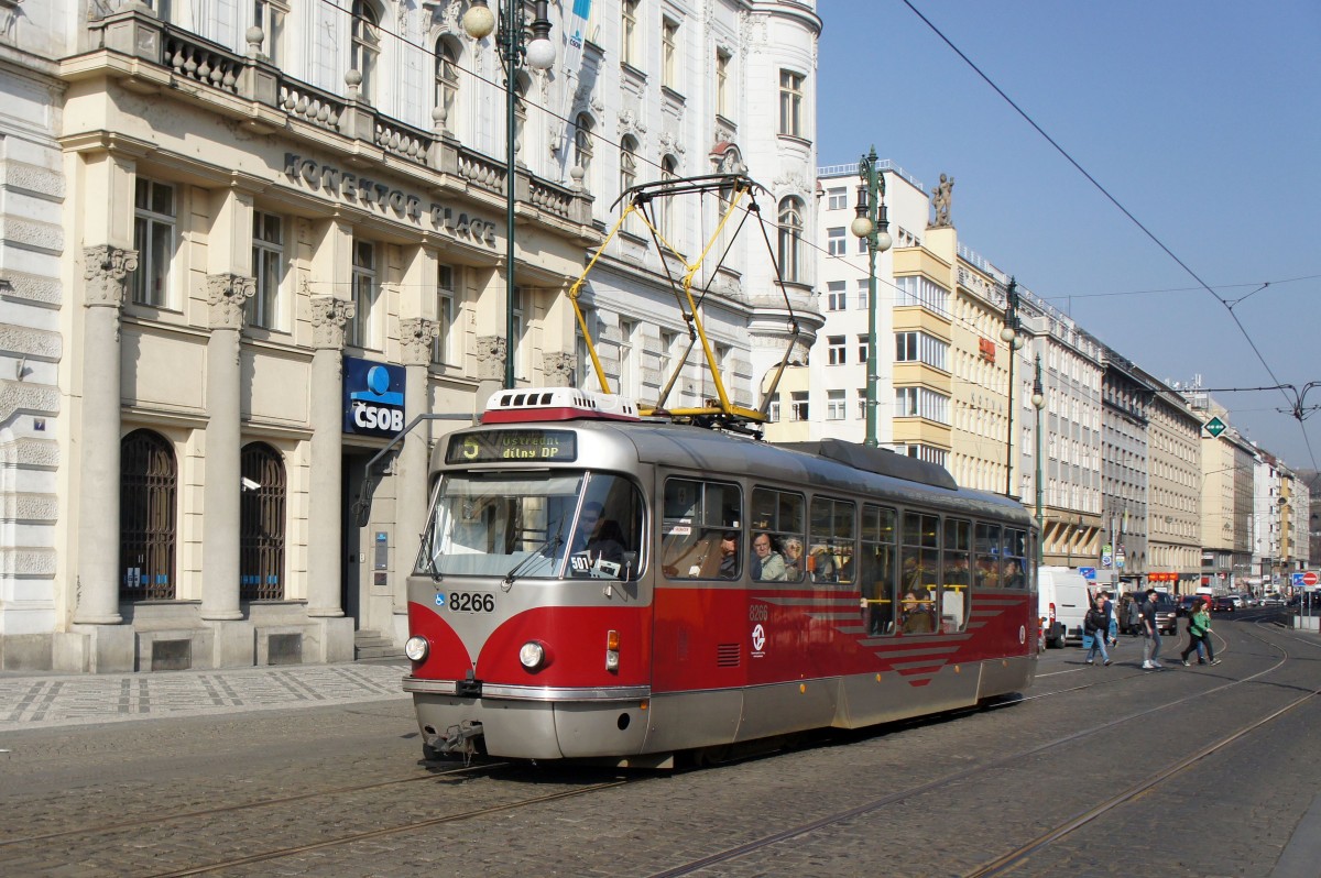 Tschechische Republik / Straßenbahn Prag: Tatra T3R.PLF - Wagen 8266 ...aufgenommen im März 2015 am Platz  Náměstí Republiky  in Prag. 