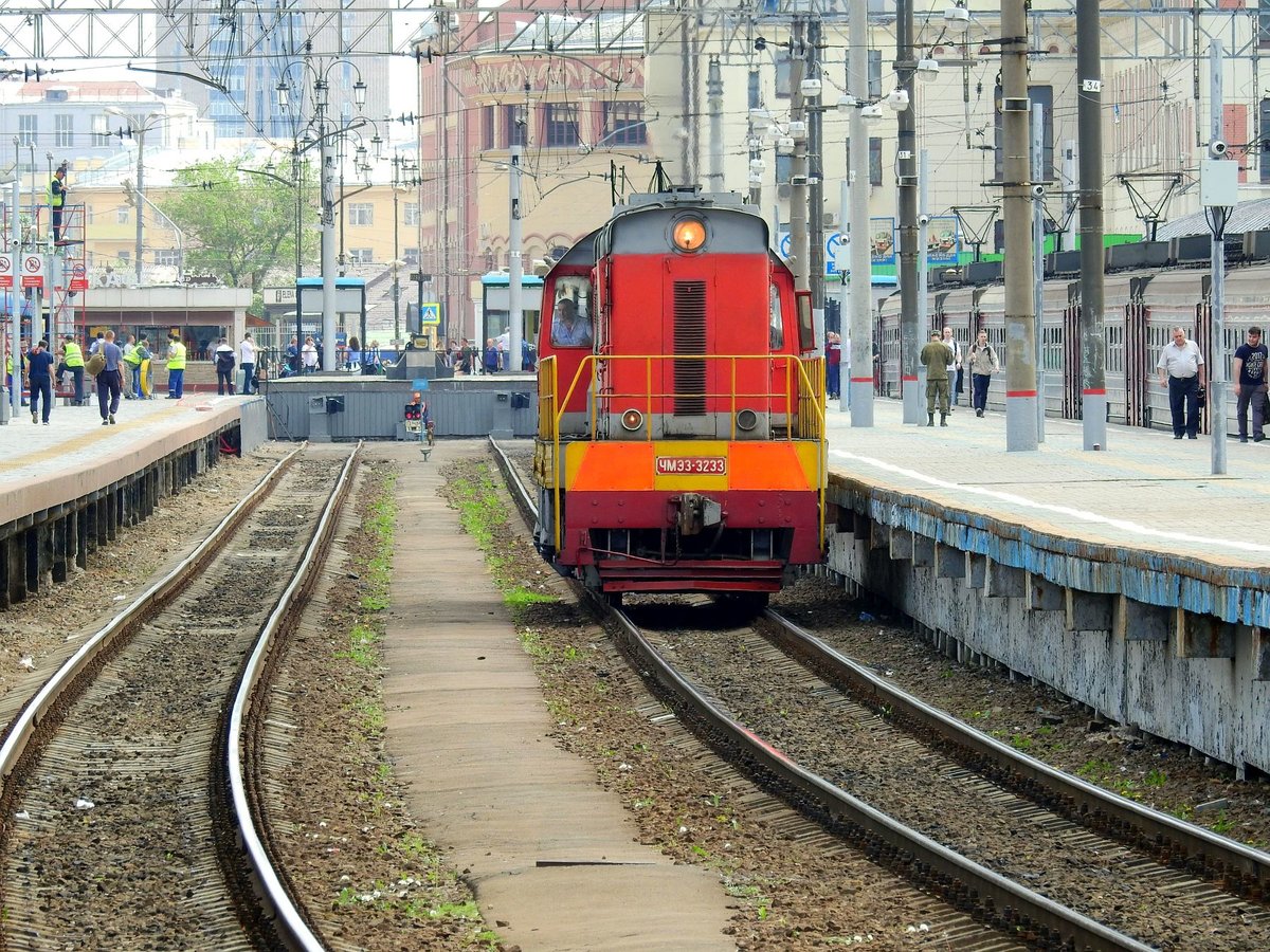 TschM33-3233 am 17.05.2018 im Jaroslawer Bahnhof in Moskau.