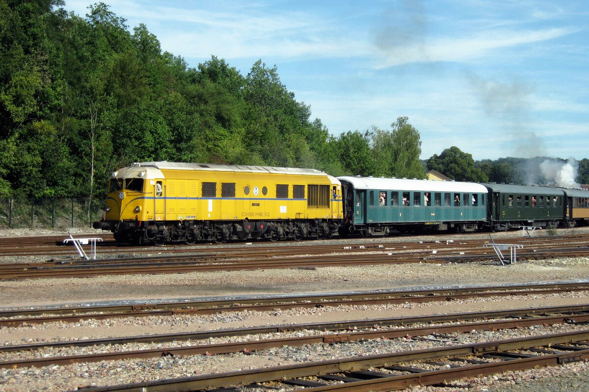 TSO-Olichon 481-512 (ex 65512) zieht am 19 September 2019 ein Sonderzug aus Longueville. Dieser reihe war früfer SNCF BR 65500, wegen deren charakteristisches Motorgeraus auch 'Dakota'genannt.