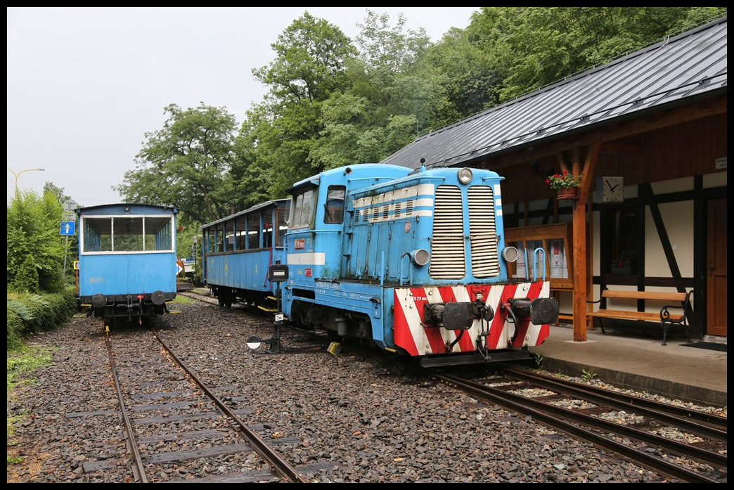 TU 29 2003 der historischen Schmalspurbahn in Kosice stand am 27.06.2023 mit einem Sommerwagen für die IPA Kreis Steinfurt e. V. im Bahnhof Cermel bereit. Da die Gruppe aber für diesen Wagen zu groß war, wurde wenig später umrangiert.