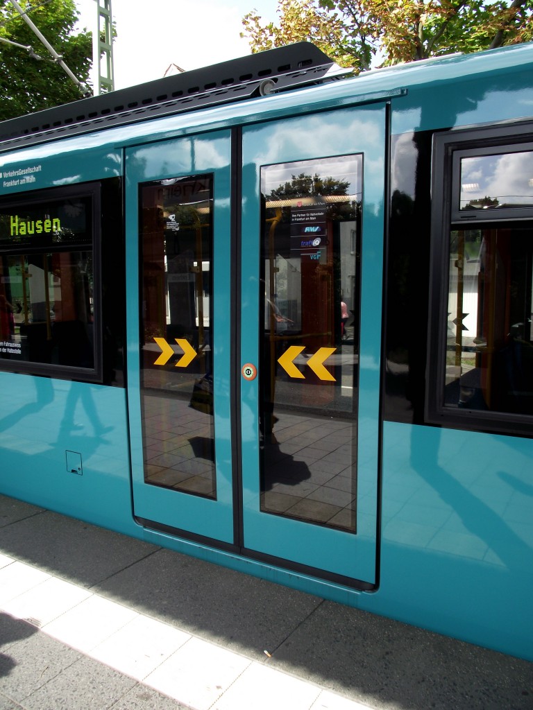Tr eines neuen U5-Wagen der VGF am 13.09.13 in Frankfurt am Main 