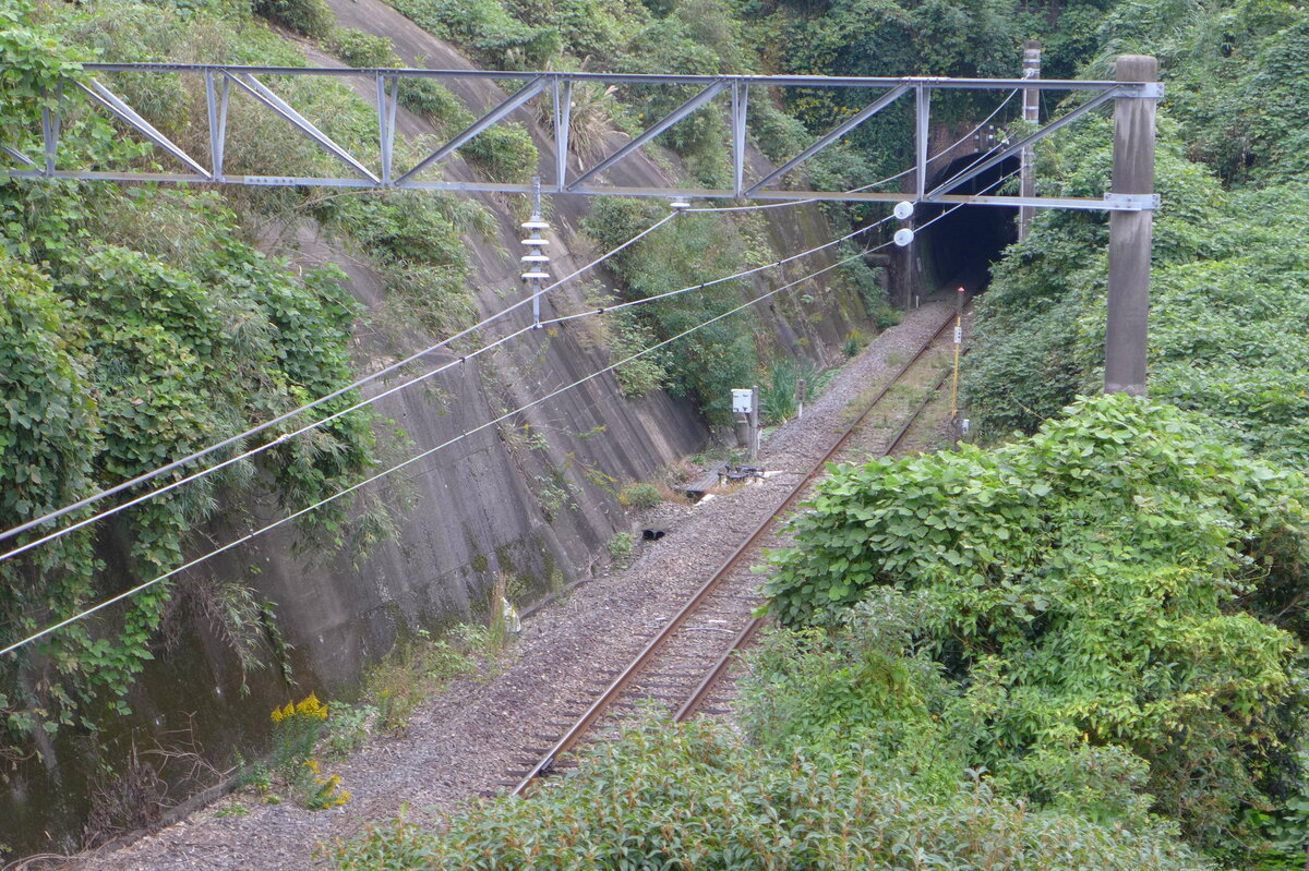 Tunnel zwischen den Bahnhof HUIS TEN BOSCH und Bahnhof Haenosaki an der Ômura-Linie, von Norden aus gesehen. am 02.11.2019.