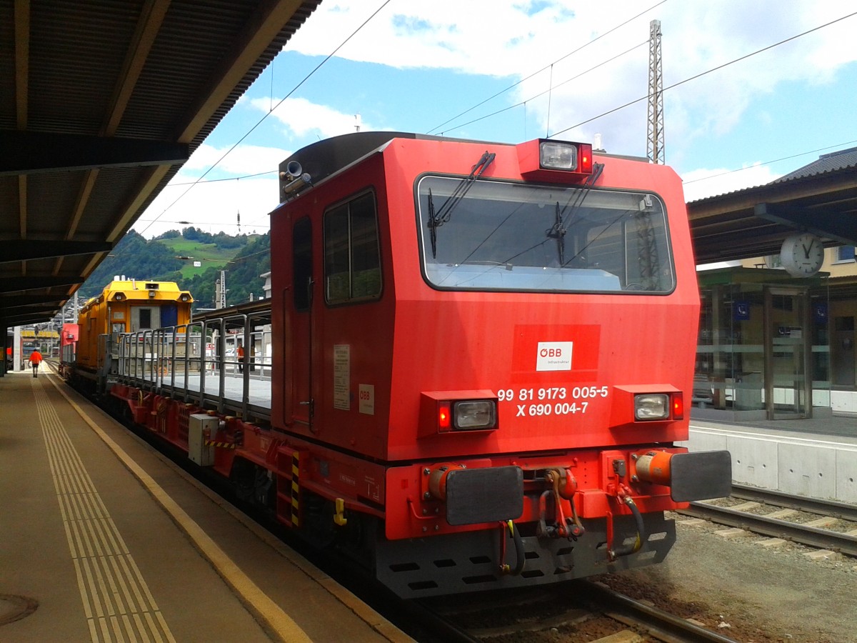 Tunnelrettungszug X 690 004-7 am 28.6.2015 in Schwarzach-St. Veit