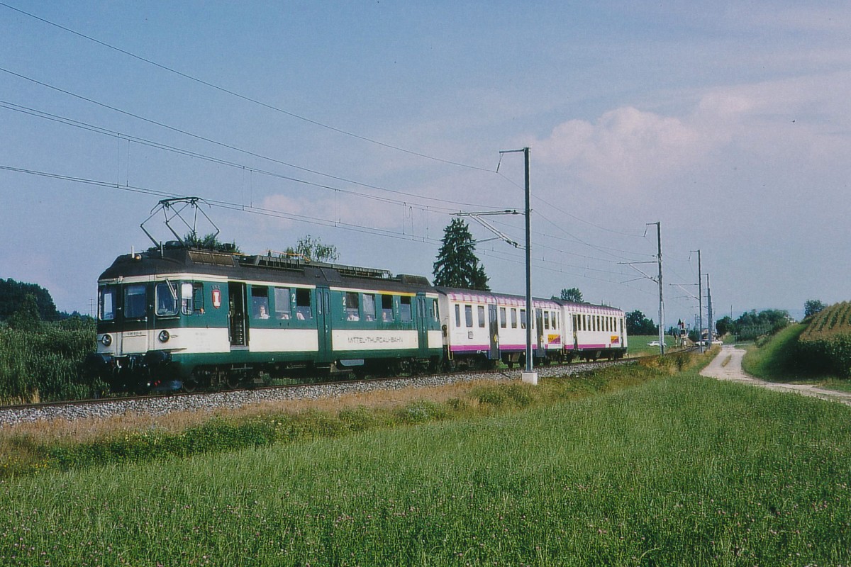 TURBO/MThB: Regionalzug mit ABDe 4/4-Pendel zwischen Berg und Siegershausen in Richtung Konstanz unterwegs im Juni 1995.
Foto: Walter Ruetsch