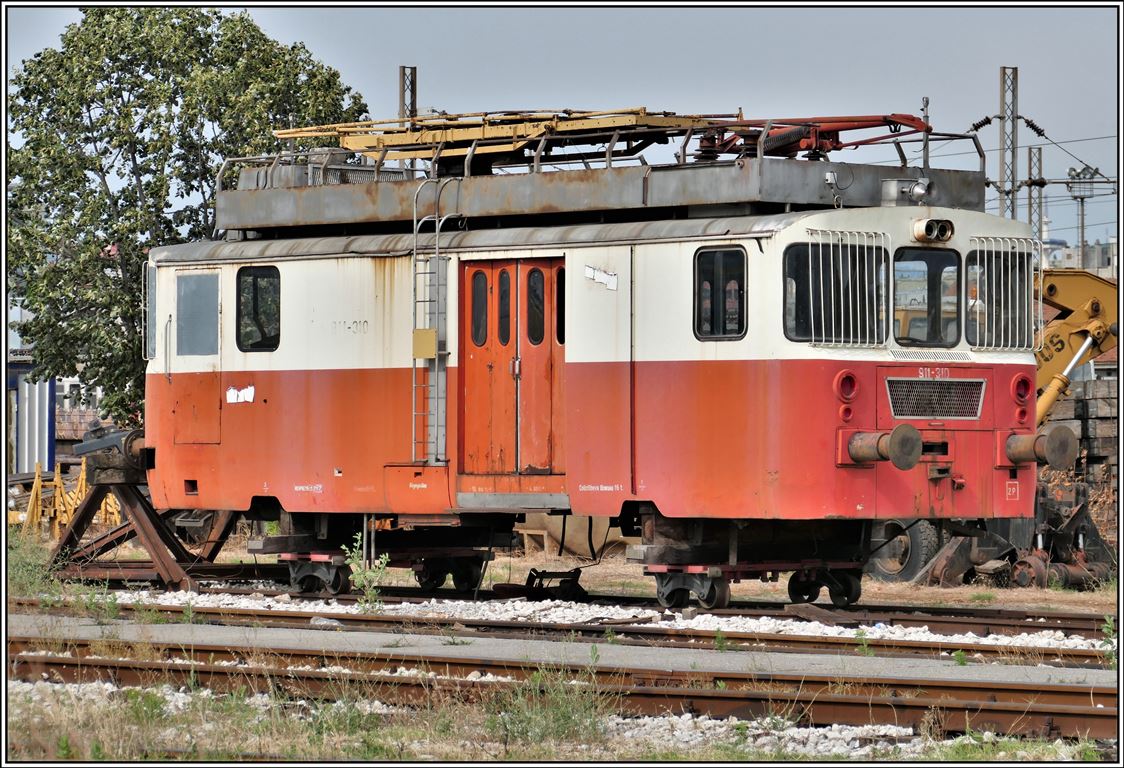 Turmtriebwagen 911-310 ohne eigene Räder in Podgorica. (16.07.2019)