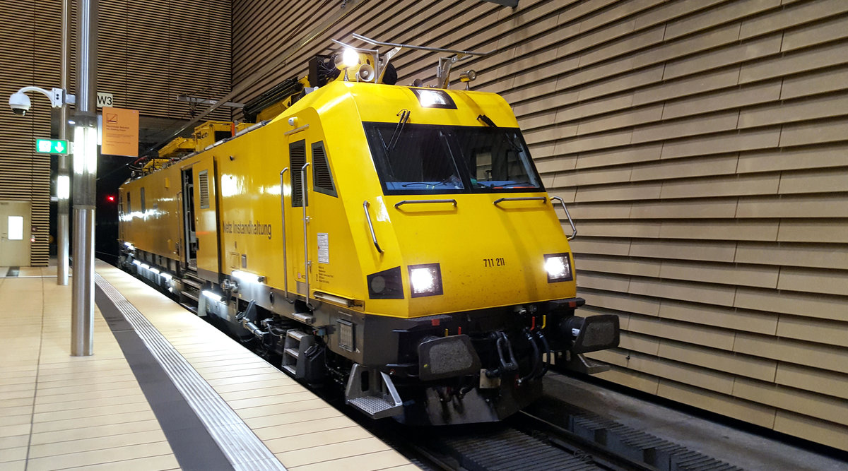 TVT 711 211 bei Wartungsarbeiten im City-Tunnel Leipzig am 22.07.2016 nachts halb eins