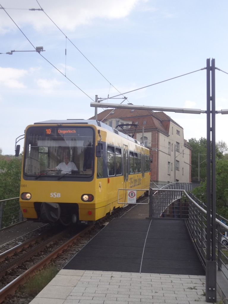 TW 1001 (Zacke) erreicht den Marienplatz und wird in Kürze wieder die 2,2 km hinauf nach Degerloch fahren. April 2014.
