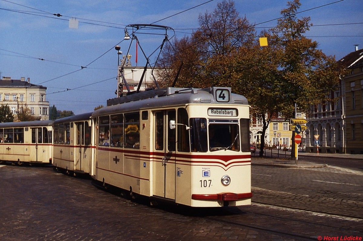 Tw 107 der Potsdamer Straenbahn auf Linie 4 im Oktober 1978