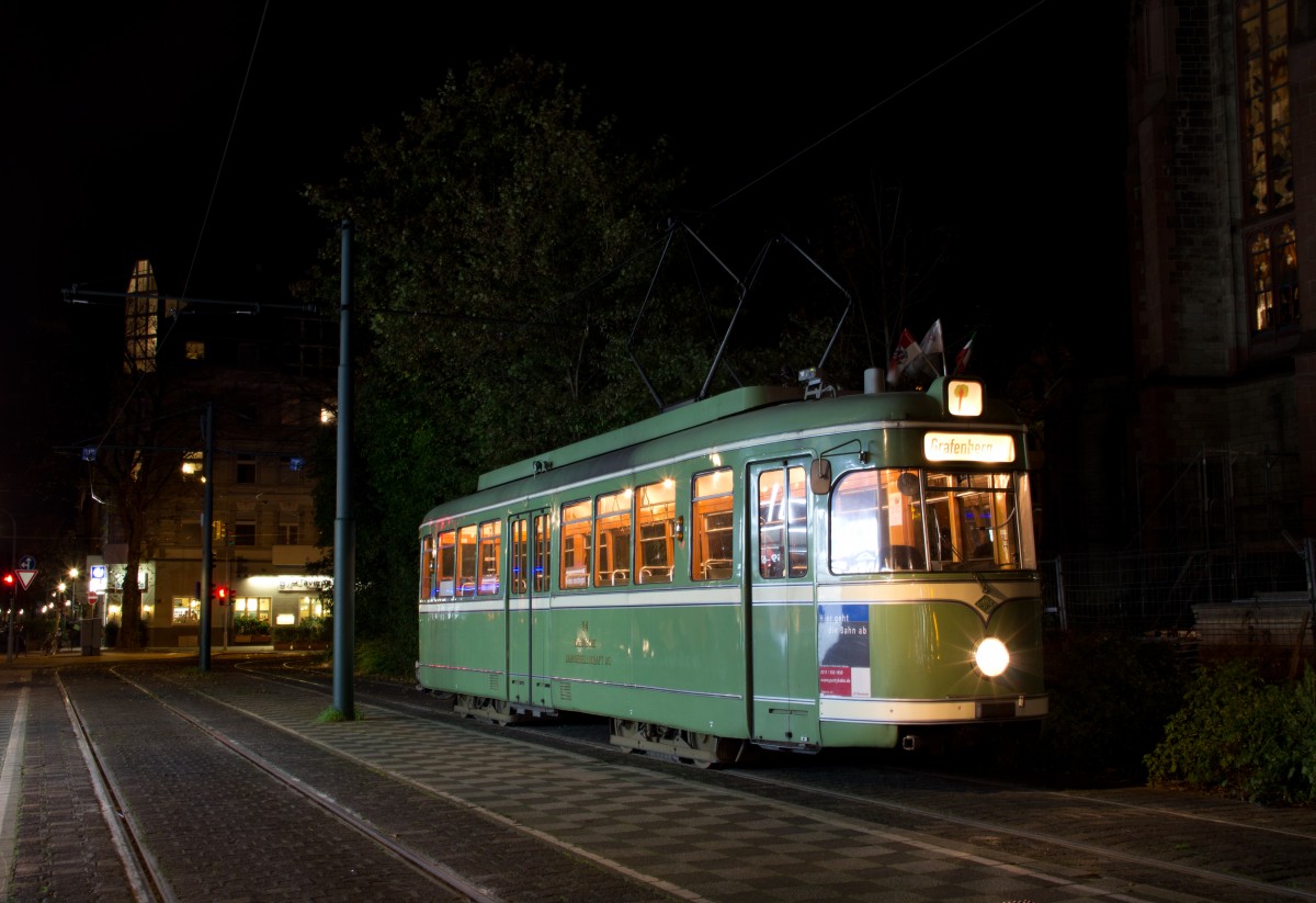 Tw 114 am Abend des. 09.11.14 bei einer Sonderfahrt an der Kirchfeldstraße in Düsseldorf