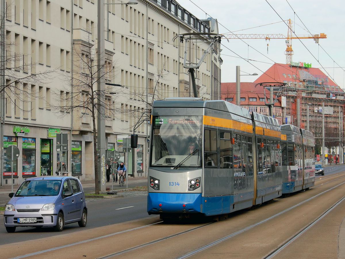 Tw 1314 als Linie 3 nach Knautkleeberg kurz vor der Station Leibnizstrasse am 10. März 2017 in Leipzig.