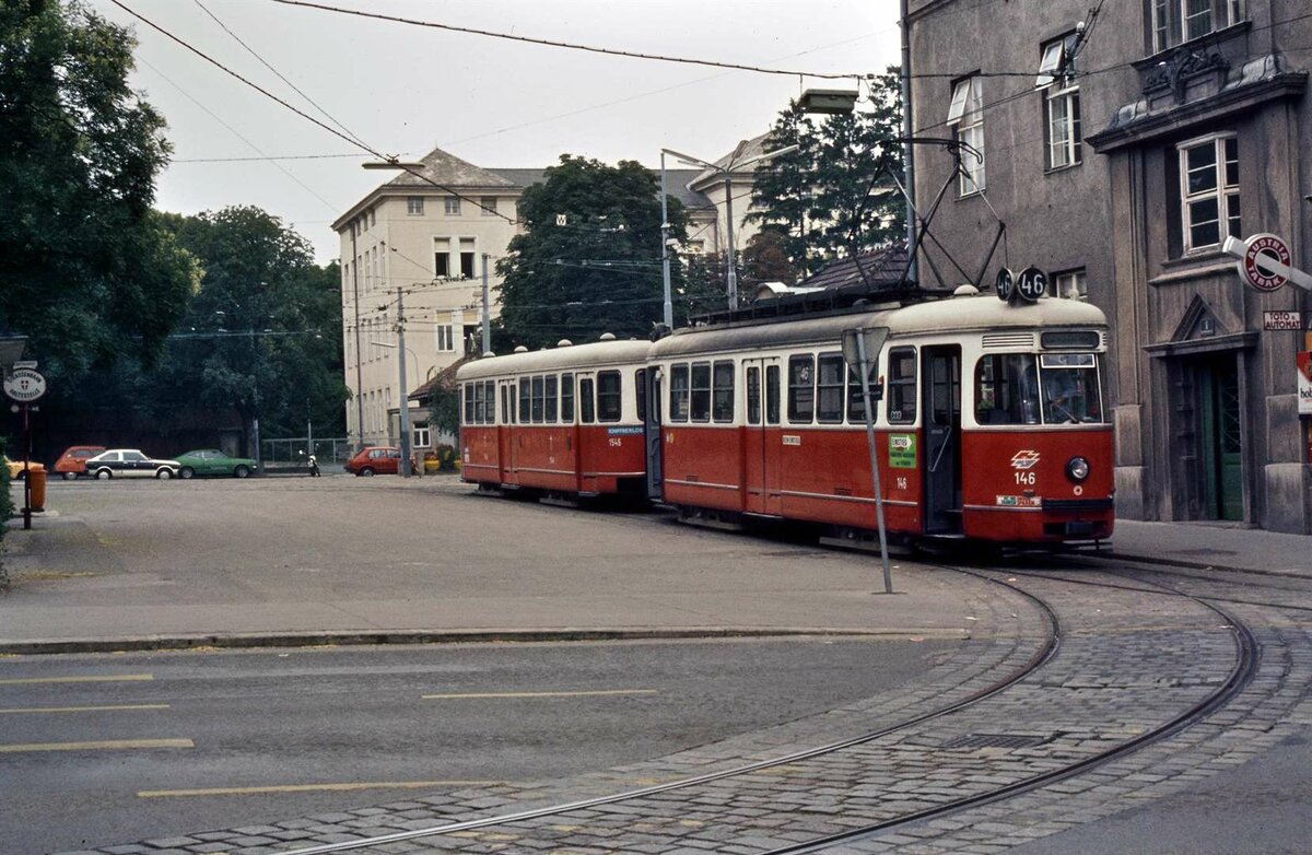 TW 146 (SGP Typ C1) und Beiwagen 1545 auf der Linie 46 der Wiener Stra�enbahn (Maroltingergasse), 16.08.1984
