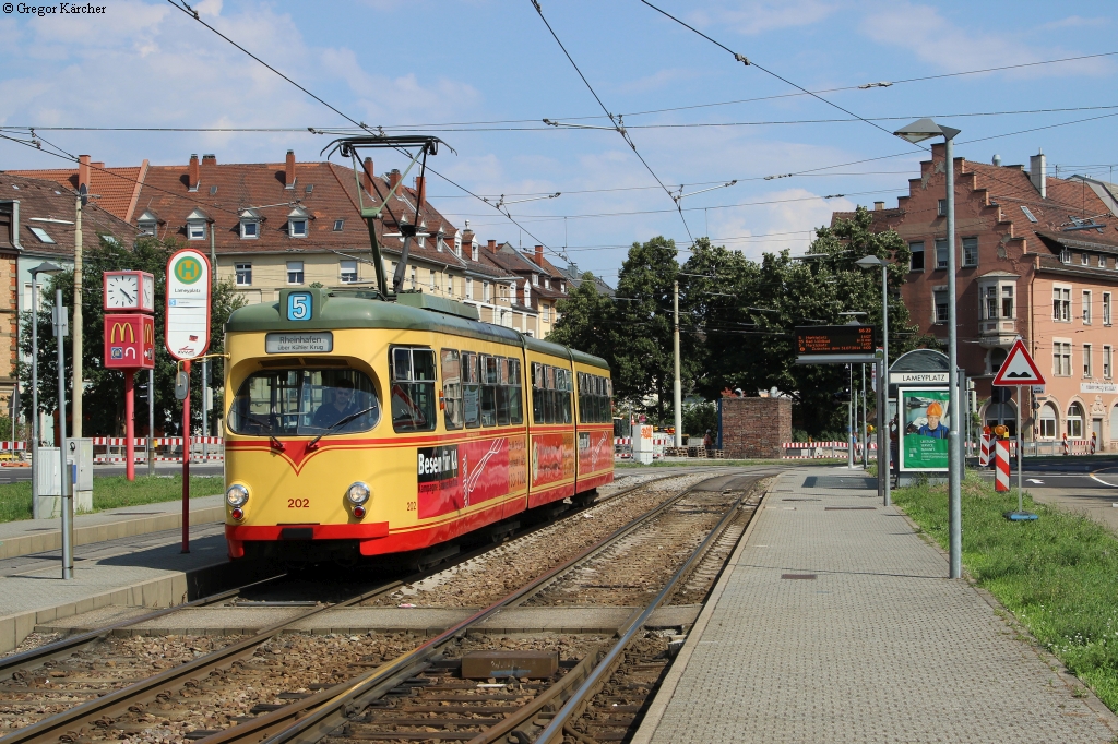 TW 202 an der Haltestelle Karlsruhe Lameyplatz, 24.07.2014.