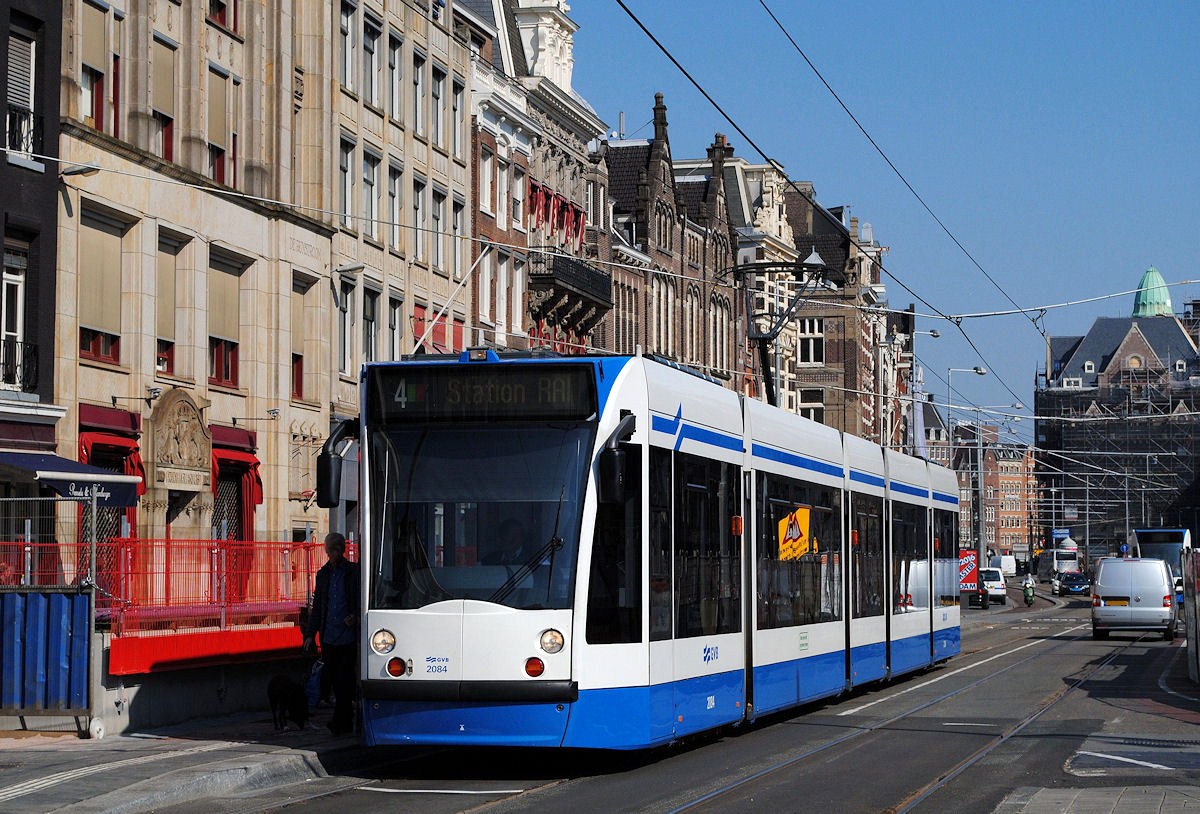 Tw. 2084, Rokin, Haltestelle Spui. ( 11.04.2016 ) 