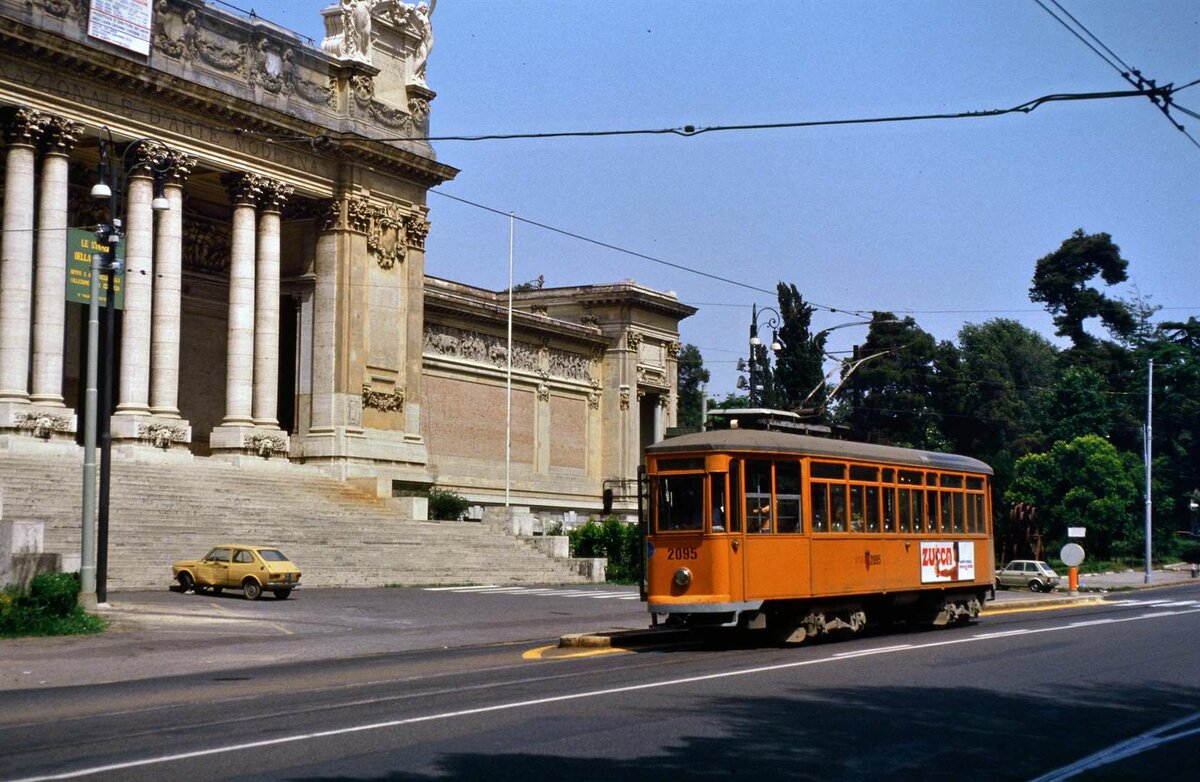 TW 2095 der Straßenbahn Rom am 13.06.1987 vor der Nationalgalerie.