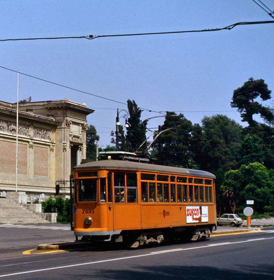TW 2095 der Straßenbahn Rom vor der Nationalgalerie, 13.06.1987