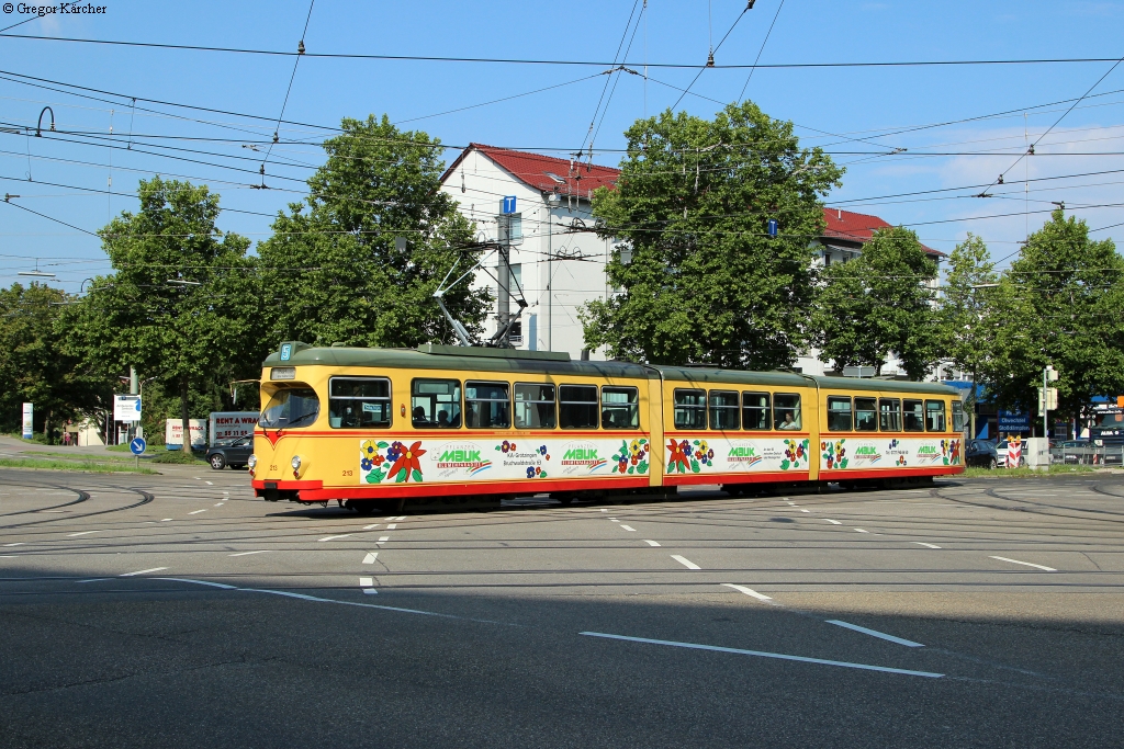 TW 213 überquert das Schienenkleeblatt an der Haltestelle Entenfang, 25.07.2014.