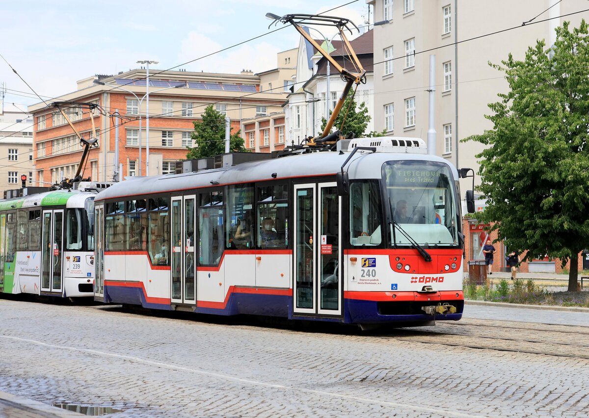 TW 240, Linie 7 in Olomouc, sicher (?) ein modernisirter Tatra ?25.06.2021 14:02 Uhr.